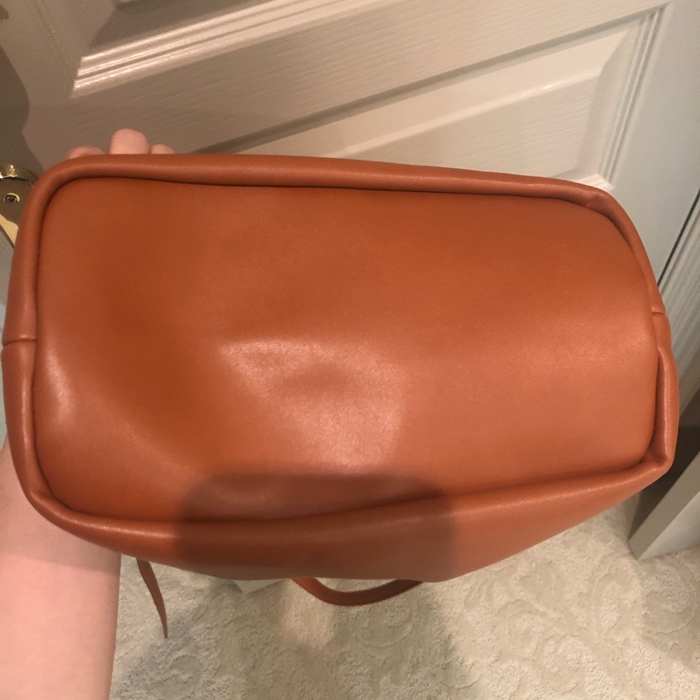 Tan Bucketbag - Picture 5 of 7